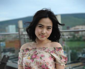 О.Дөлгөөн:Би мөрөөдлийнхөө ертөнцийн хаалган дээр л зогсож байгаа